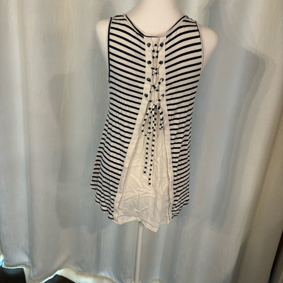 Striped Flowy Tank Top - Picture 3 of 5